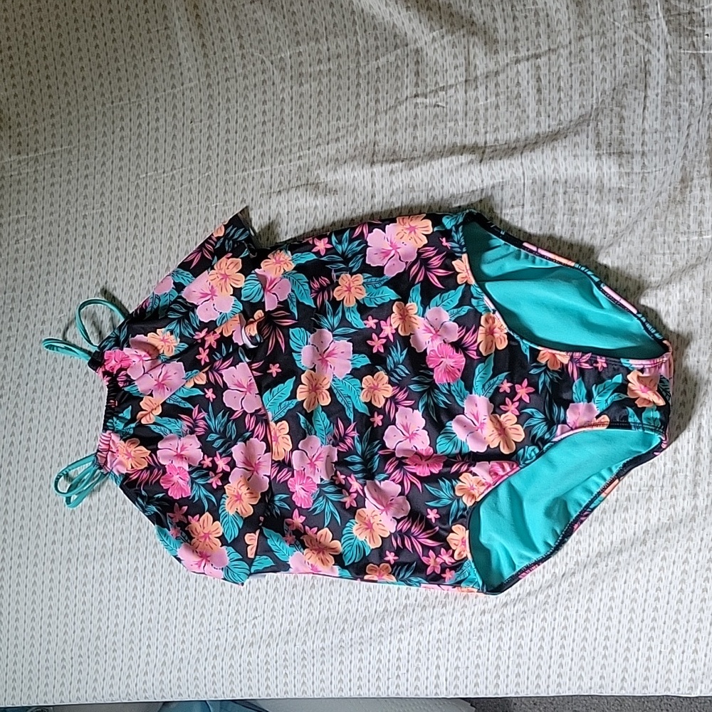 One piece swim suit